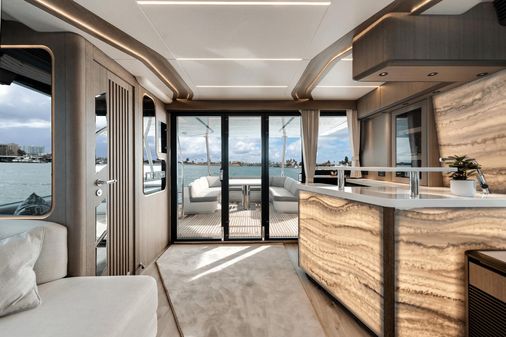 Galeon 800 Fly image