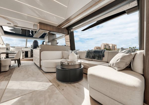 Galeon 800 Fly image