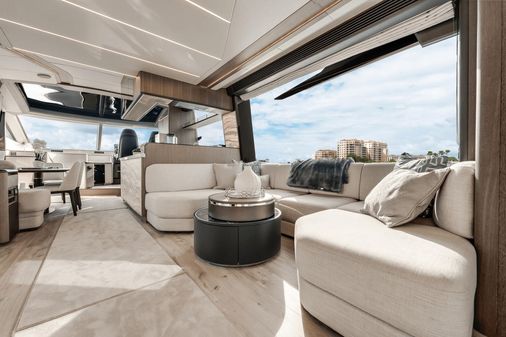 Galeon 800 Fly image