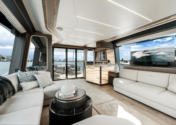 Galeon 800 Fly image