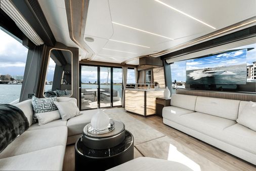 Galeon 800 Fly image