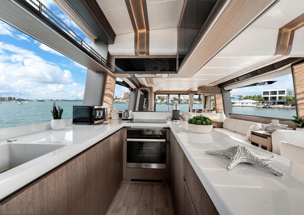 Galeon 800 Fly image