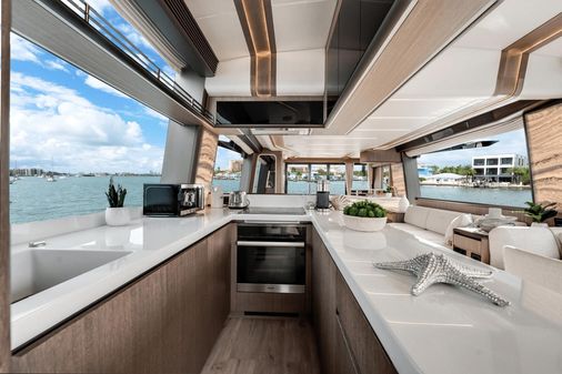 Galeon 800 Fly image