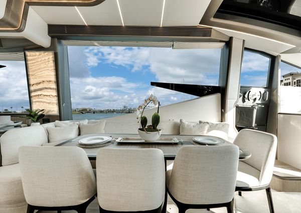 Galeon 800 Fly image