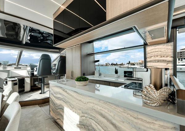 Galeon 800 Fly image