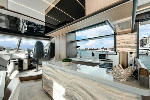 Galeon 800 Fly image