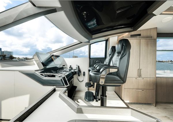 Galeon 800 Fly image