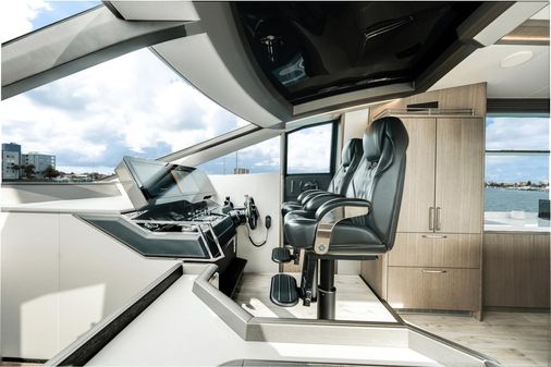 Galeon 800 Fly image