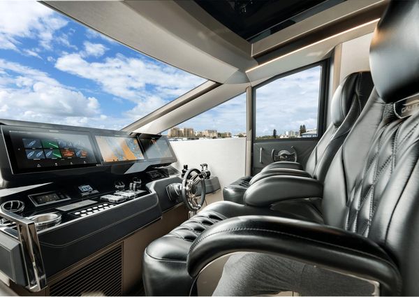 Galeon 800 Fly image