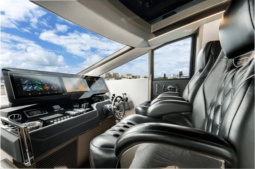 Galeon 800 Fly image