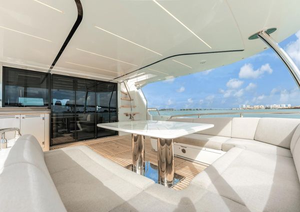 Galeon 800 Fly image