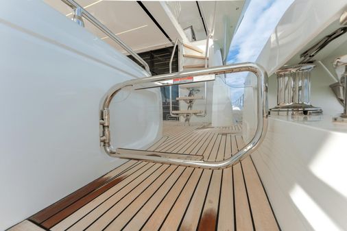 Galeon 800 Fly image