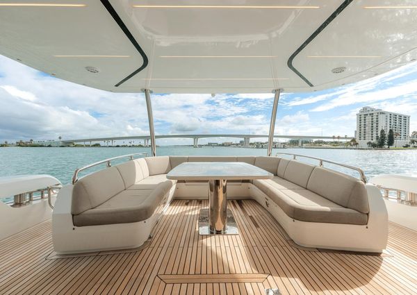 Galeon 800 Fly image