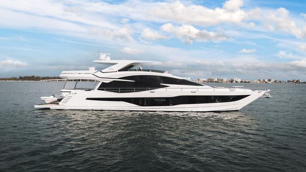 Galeon 800 Fly