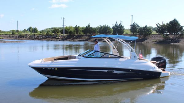 Sea Ray 240 Sundeck