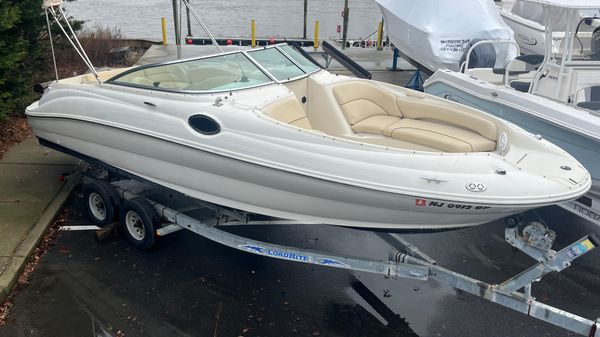 Sea Ray 240 Sundancer 