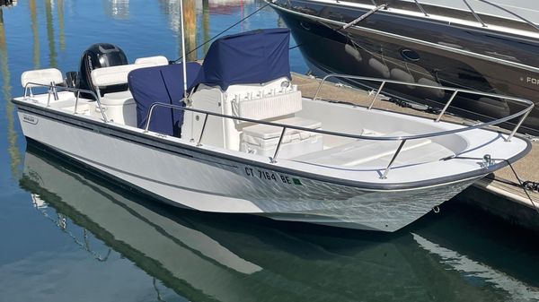 Boston Whaler 210 Montauk