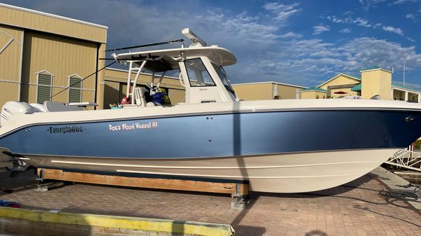 Everglades 325 Center Console