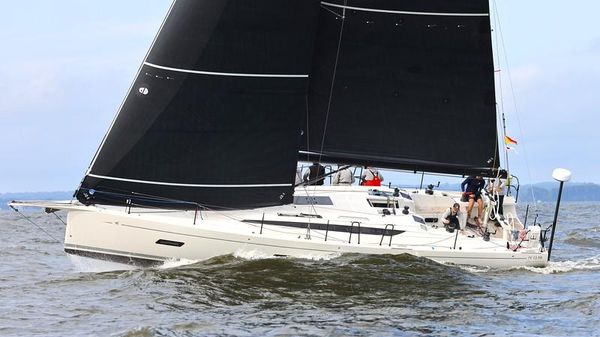 Italia Yachts 12.98