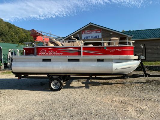 Sun Tracker Bass Buggy 18 DLX - main image