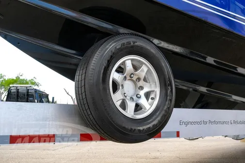 Nor-Tech 390 Sport Center Console image