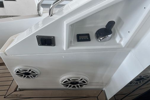 Cruisers Yachts 50 Cantius image