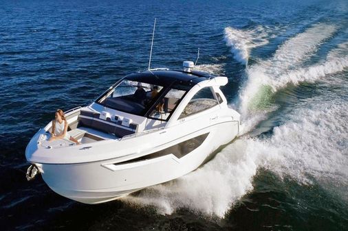 Cruisers Yachts 42 GLS image