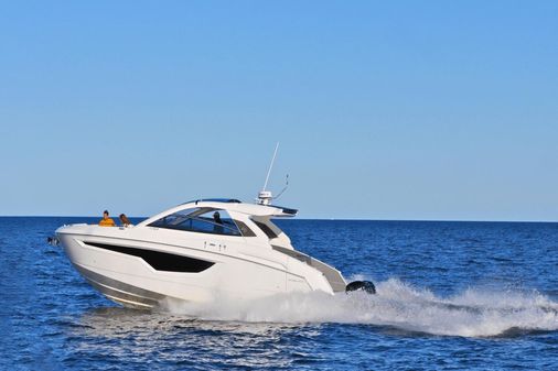 Cruisers Yachts 42 GLS image