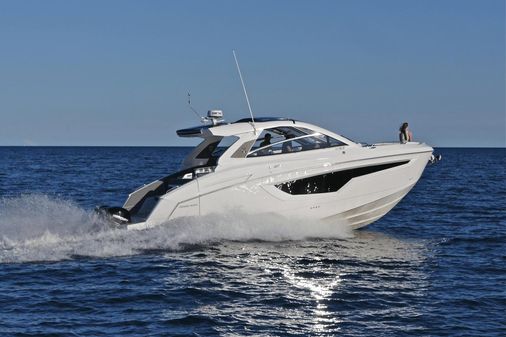 Cruisers Yachts 42 GLS image