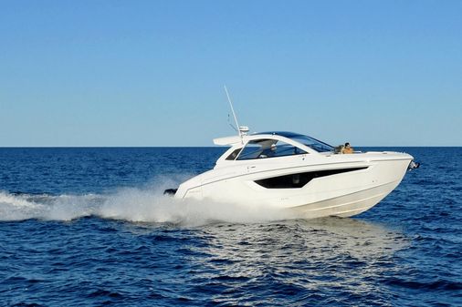 Cruisers Yachts 42 GLS image