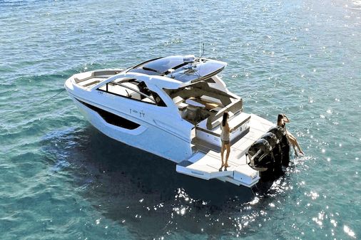 Cruisers Yachts 42 GLS image