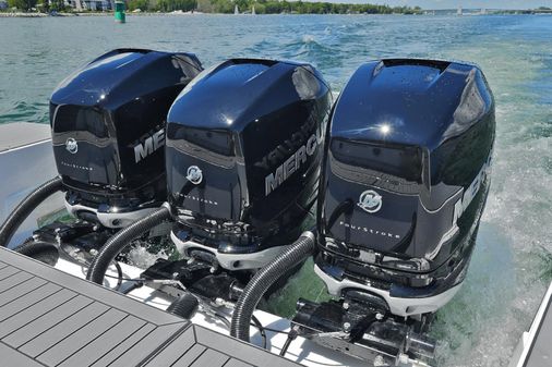 Cruisers Yachts 42 GLS image