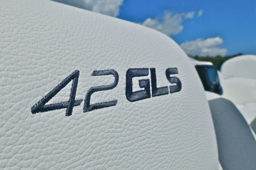 Cruisers Yachts 42 GLS image