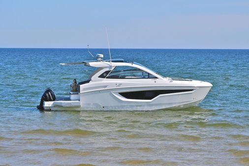 Cruisers Yachts 42 GLS image