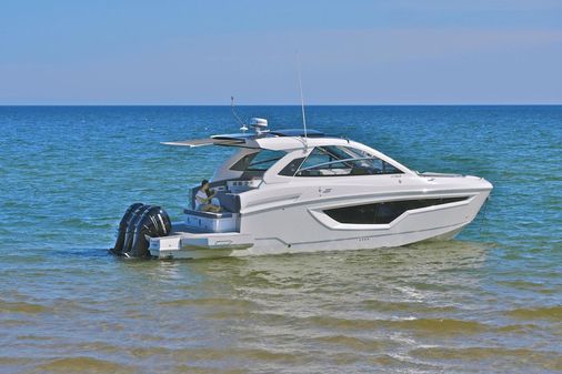 Cruisers Yachts 42 GLS image