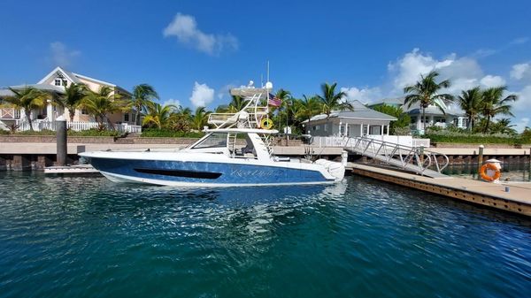 Boston Whaler 420 Outrage 