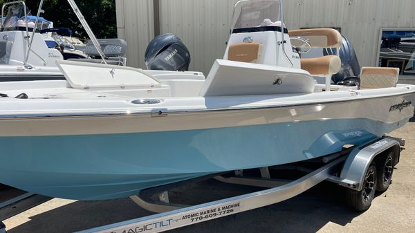 NauticStar 214 Bay 