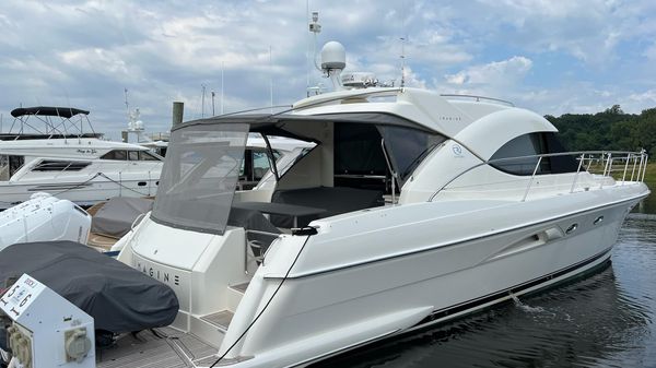 Riviera 5000 Sport Yacht