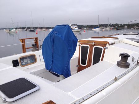 Islander Freeport Center Cockpit 36 image