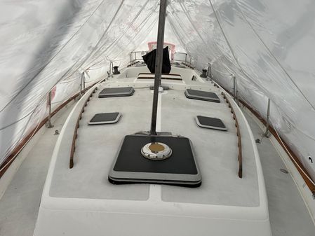 Islander Freeport Center Cockpit 36 image