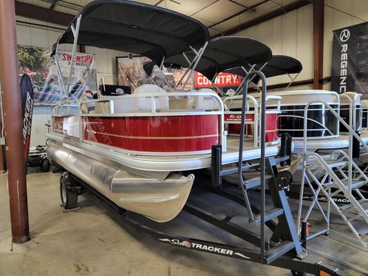 Sun Tracker Bass Buggy 18 DLX - main image