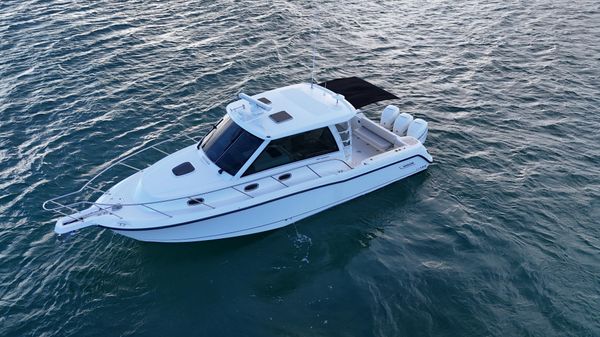 Boston Whaler 345 Conquest 