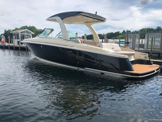 Chris-Craft Launch 31 GT - main image