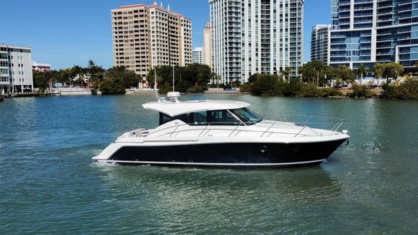 Tiara Yachts 3900 Coupe