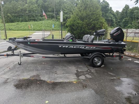 Tracker Pro Team 175 TXW - main image