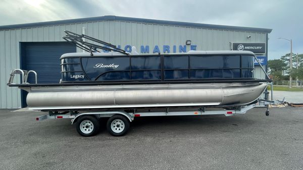 Bentley Pontoons 220 navigator