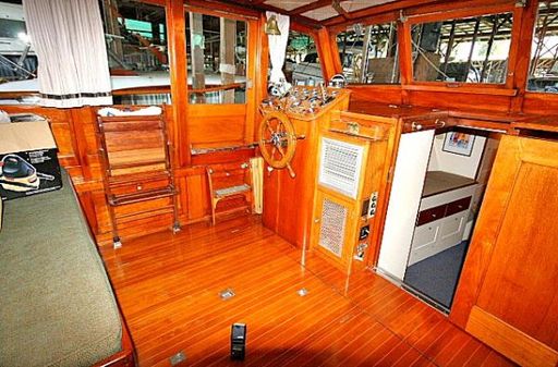 Stephens REPOWERED-BRIDGEDECK-CRUISER image