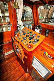Stephens REPOWERED-BRIDGEDECK-CRUISER image
