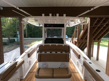 Sea Hunt Gamefish 30 Forward Seating image