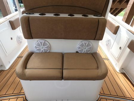 Sea Hunt Gamefish 30 Forward Seating image